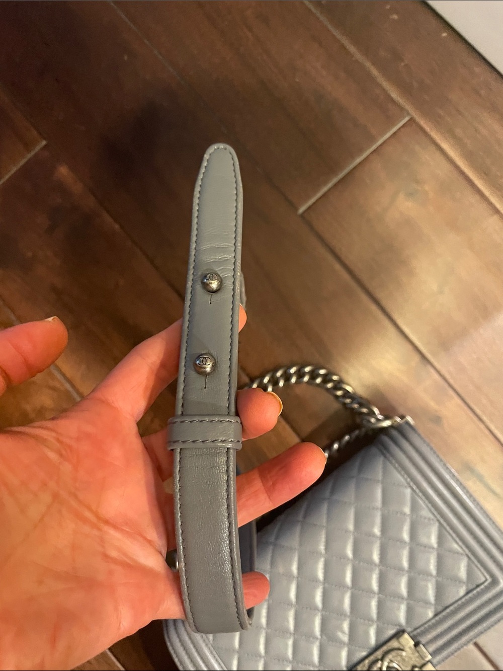 Gray quilted bag distressed crossbody and shoulder silver hardware - Picture 12 of 12